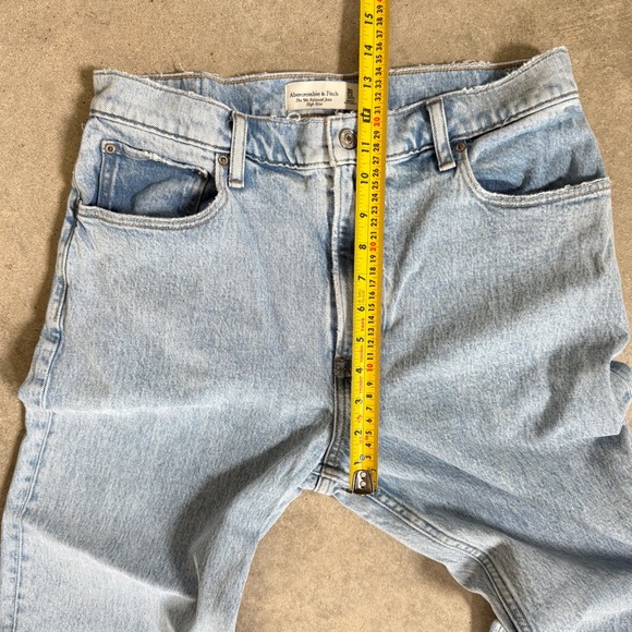 Abercrombie and Fitch High Rise 90s Relaxed SHORT - light wash - Picture 11 of 12